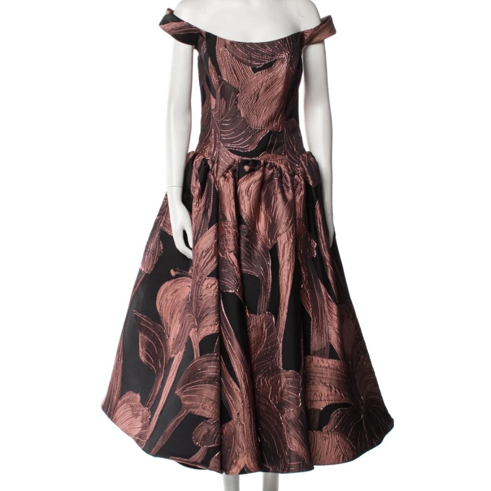 Elegant Off-Shoulder Amsale Black and Brown gown